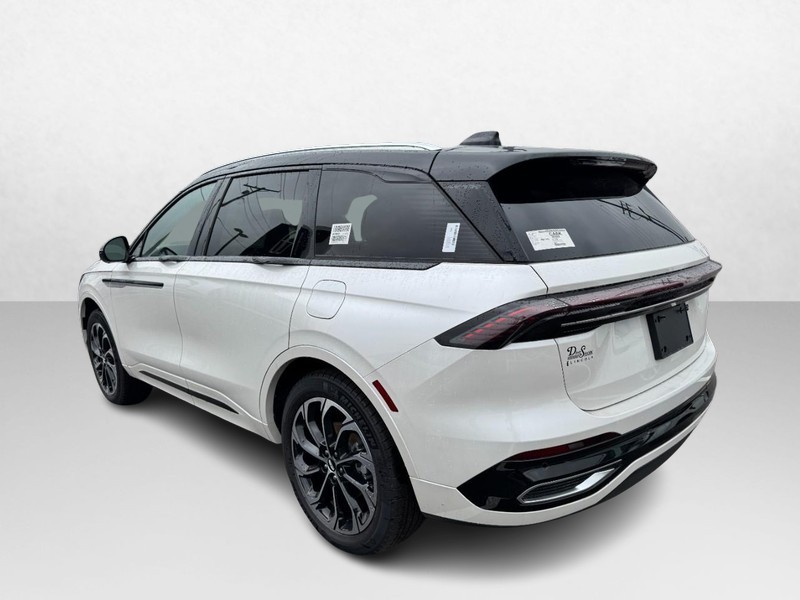 Lincoln Nautilus Vehicle Full-screen Gallery Image 07