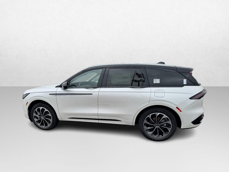 Lincoln Nautilus Vehicle Full-screen Gallery Image 08