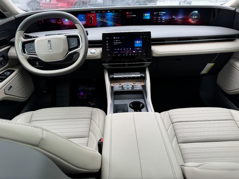 Lincoln Nautilus Vehicle Full-screen Gallery Image 09