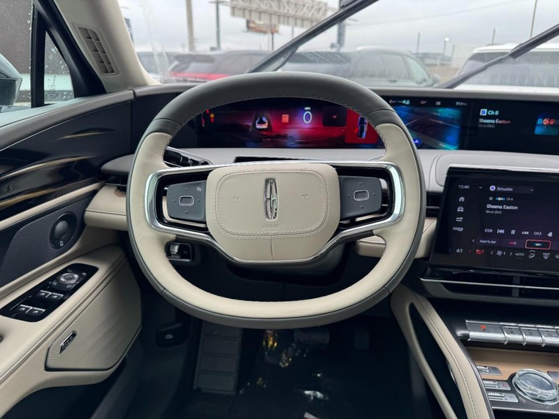 Lincoln Nautilus Vehicle Full-screen Gallery Image 10