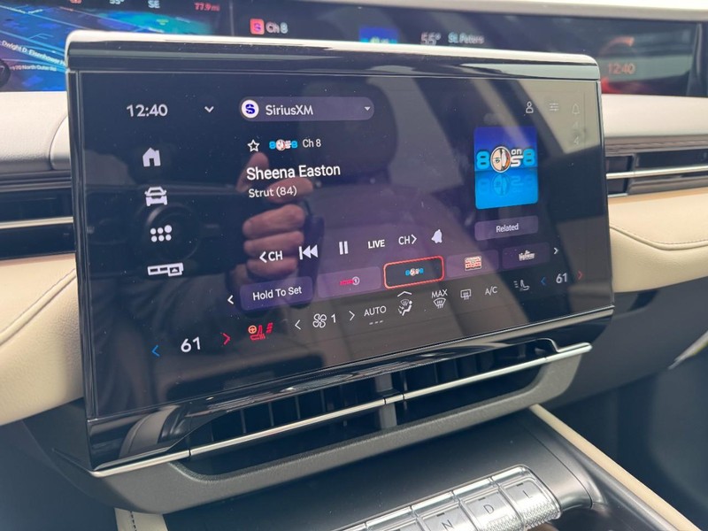 Lincoln Nautilus Vehicle Full-screen Gallery Image 16