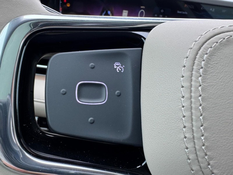 Lincoln Nautilus Vehicle Full-screen Gallery Image 18