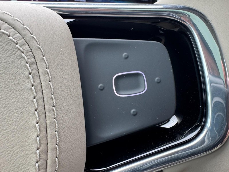 Lincoln Nautilus Vehicle Full-screen Gallery Image 19