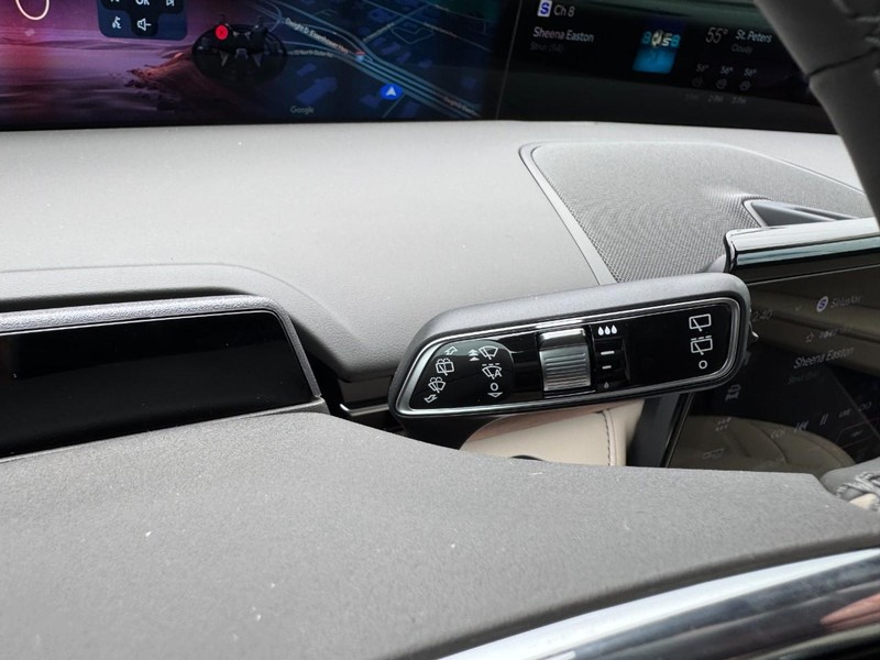 Lincoln Nautilus Vehicle Full-screen Gallery Image 21