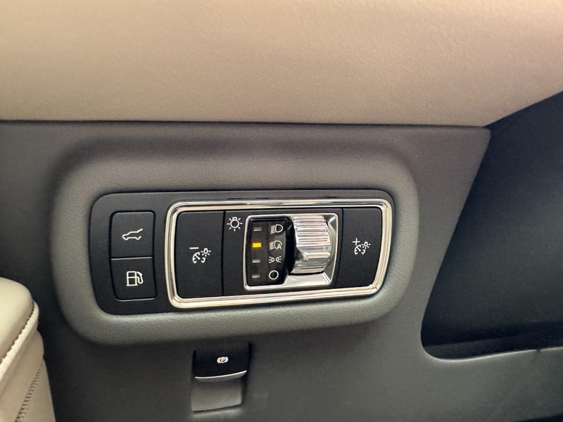 Lincoln Nautilus Vehicle Full-screen Gallery Image 22