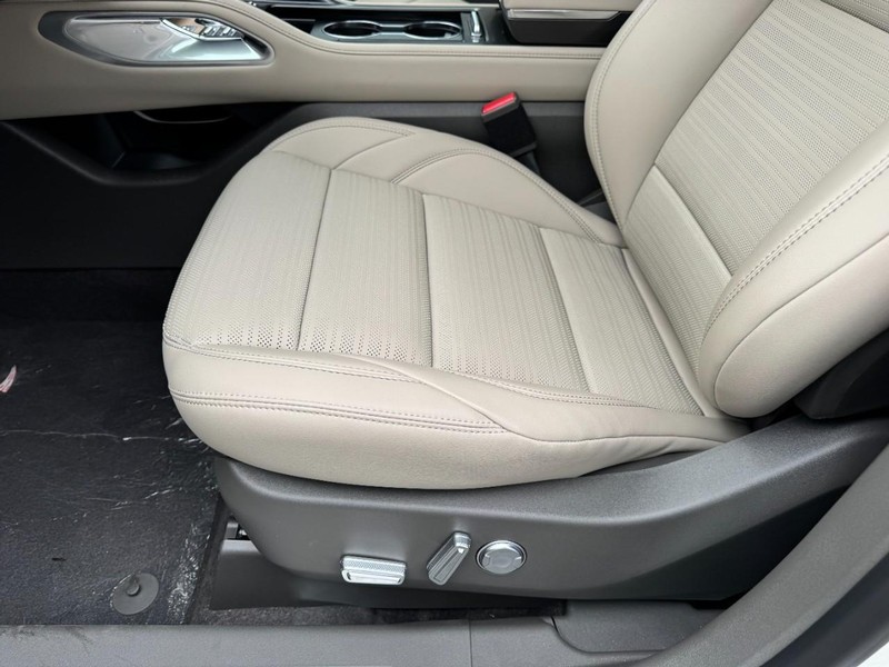 Lincoln Nautilus Vehicle Full-screen Gallery Image 26