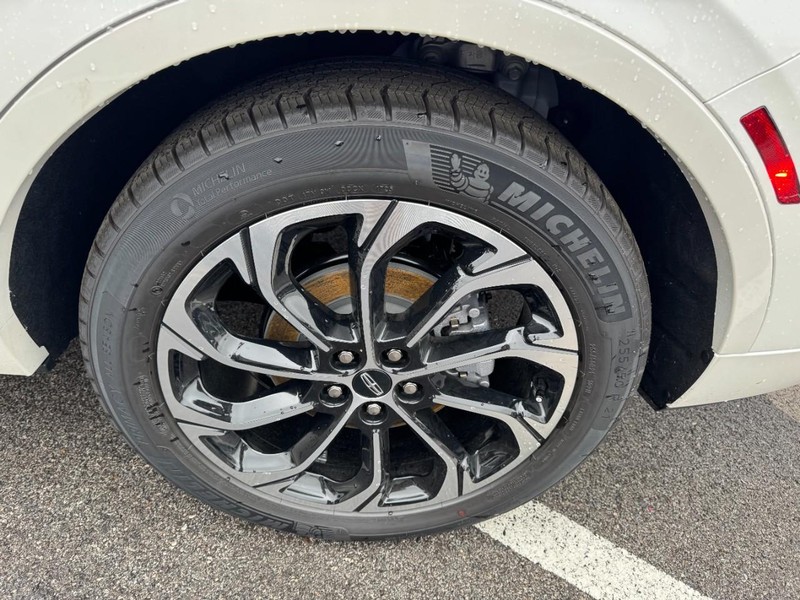 Lincoln Nautilus Vehicle Full-screen Gallery Image 27