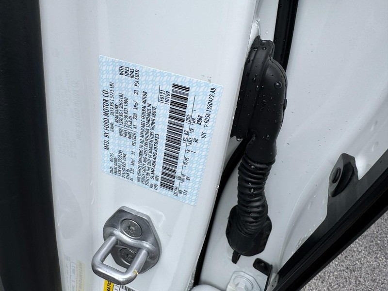 Lincoln Nautilus Vehicle Full-screen Gallery Image 28