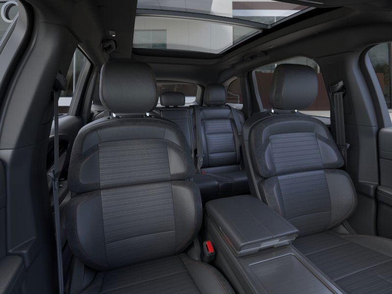 Lincoln Nautilus Vehicle Full-screen Gallery Image 10