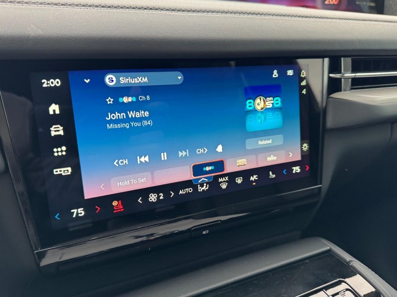 Lincoln Navigator Vehicle Full-screen Gallery Image 16