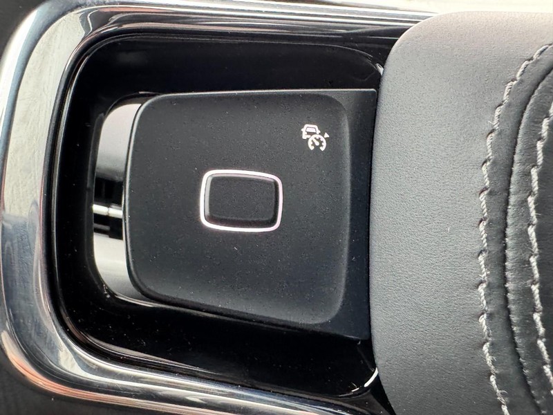 Lincoln Navigator Vehicle Full-screen Gallery Image 18