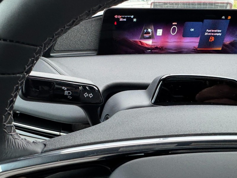 Lincoln Navigator Vehicle Full-screen Gallery Image 20