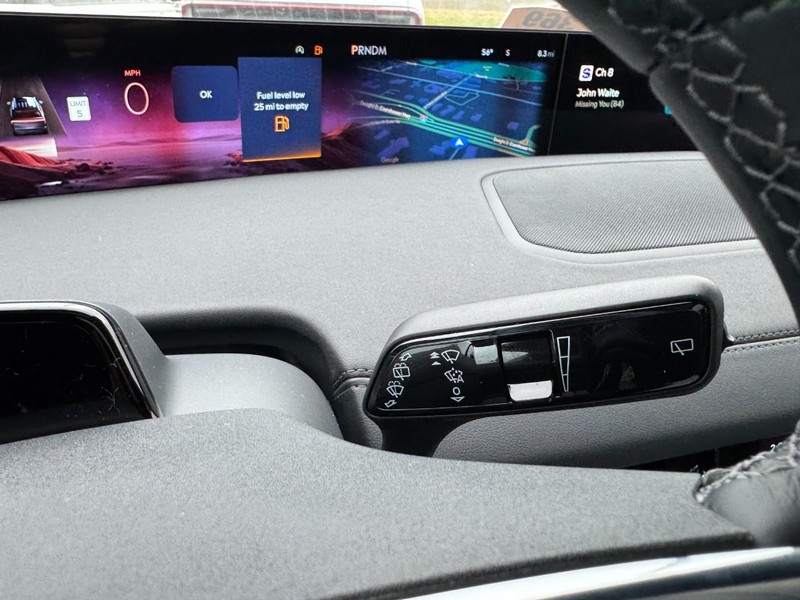 Lincoln Navigator Vehicle Full-screen Gallery Image 21