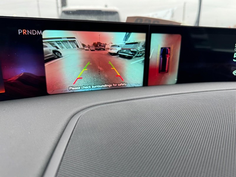 Lincoln Navigator Vehicle Full-screen Gallery Image 24