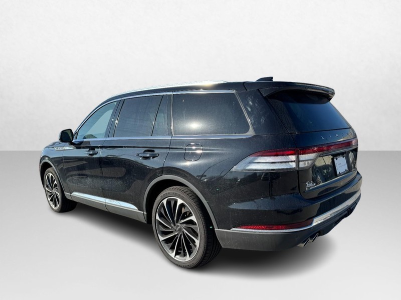 Lincoln Aviator Vehicle Full-screen Gallery Image 07