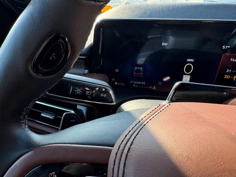 Lincoln Aviator Vehicle Full-screen Gallery Image 20