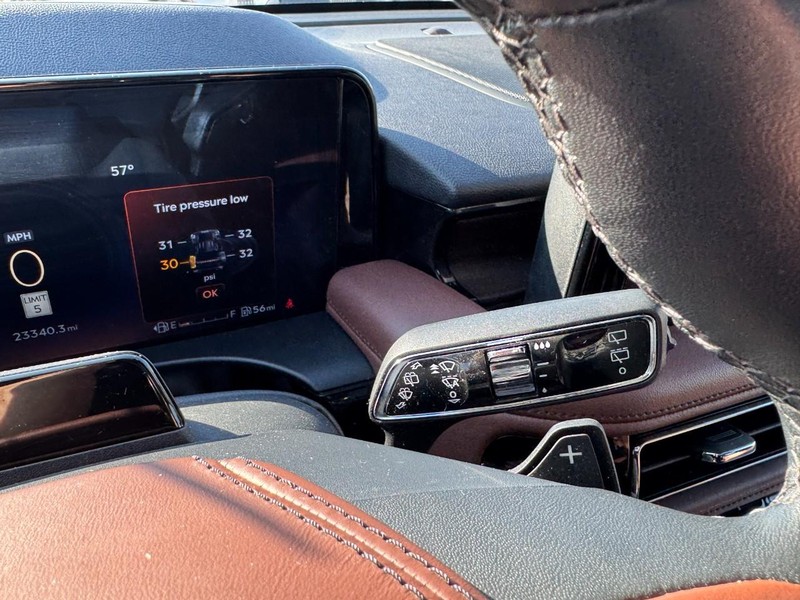 Lincoln Aviator Vehicle Full-screen Gallery Image 21