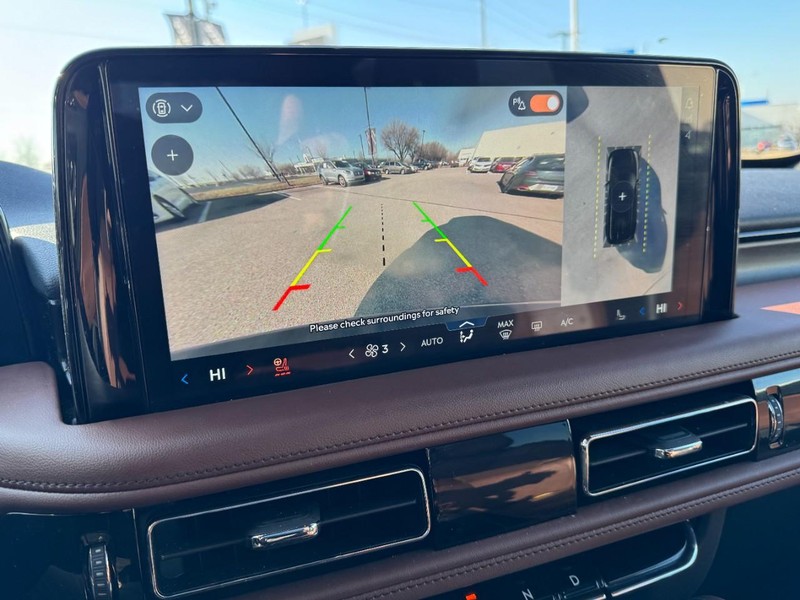 Lincoln Aviator Vehicle Full-screen Gallery Image 24