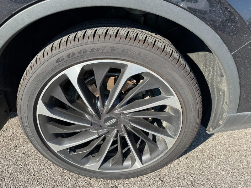 Lincoln Aviator Vehicle Full-screen Gallery Image 27