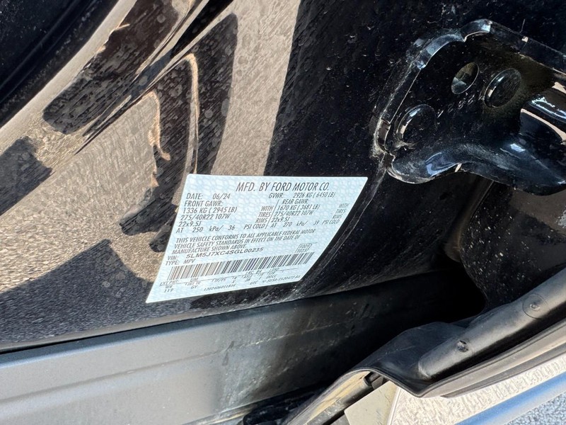 Lincoln Aviator Vehicle Full-screen Gallery Image 28