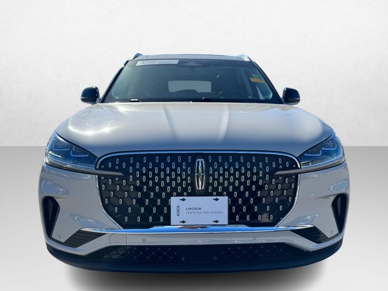 Lincoln Aviator Vehicle Full-screen Gallery Image 02