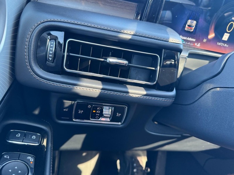 Lincoln Aviator Vehicle Full-screen Gallery Image 22