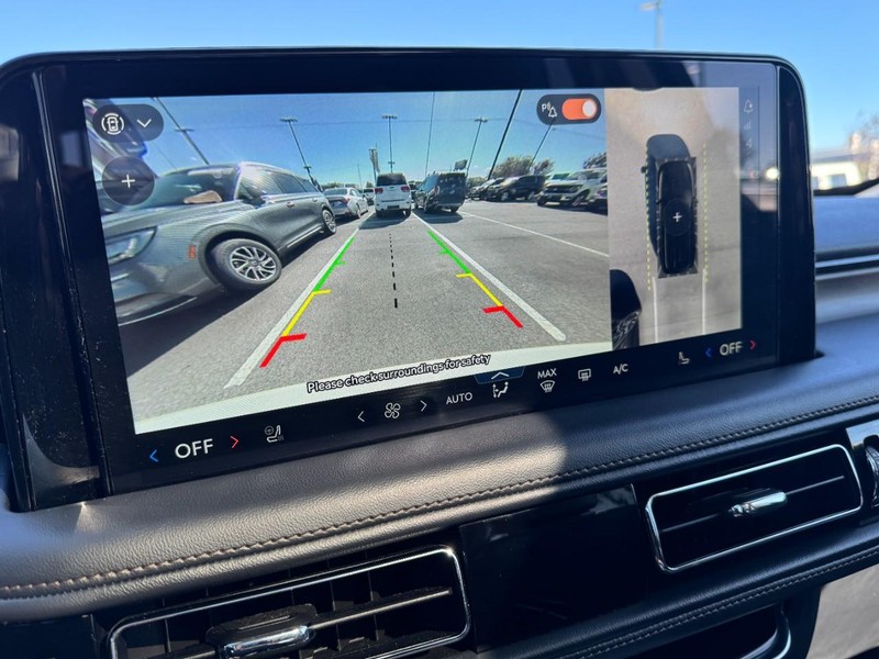 Lincoln Aviator Vehicle Full-screen Gallery Image 24