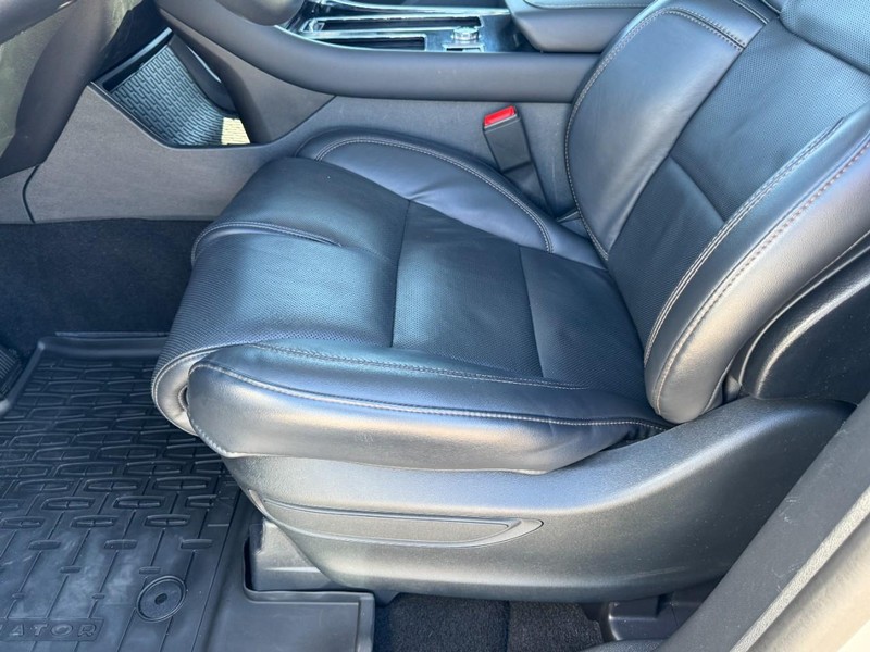 Lincoln Aviator Vehicle Full-screen Gallery Image 26