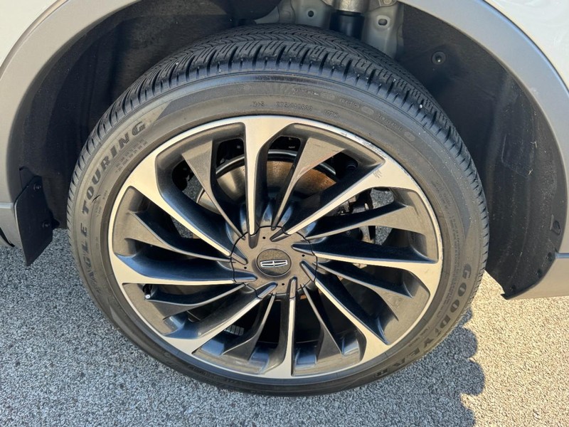 Lincoln Aviator Vehicle Full-screen Gallery Image 27