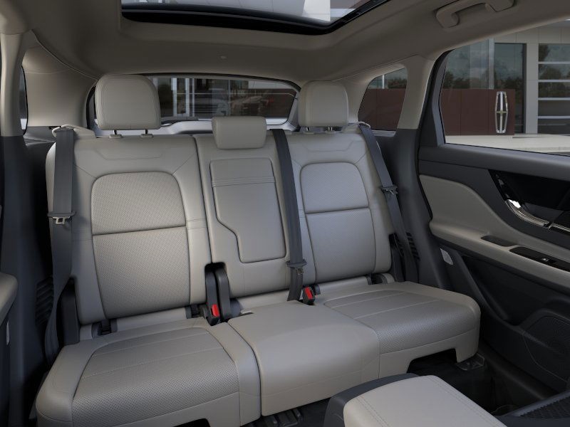 Lincoln Corsair Vehicle Full-screen Gallery Image 11