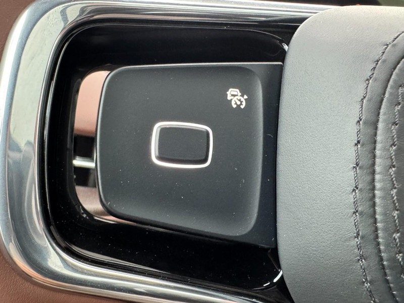 Lincoln Navigator Vehicle Full-screen Gallery Image 18