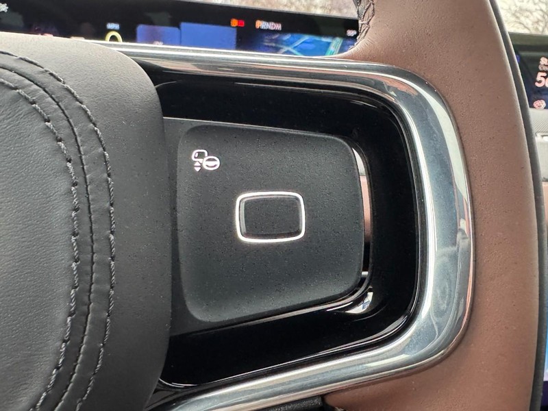 Lincoln Navigator Vehicle Full-screen Gallery Image 19