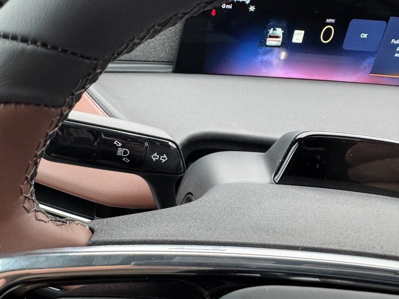 Lincoln Navigator Vehicle Full-screen Gallery Image 20