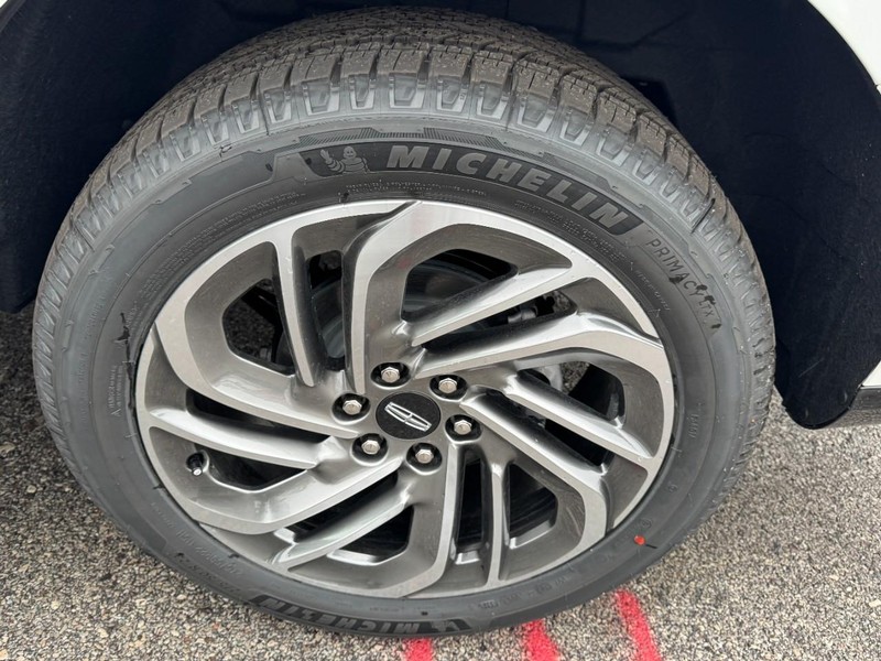 Lincoln Navigator Vehicle Full-screen Gallery Image 27