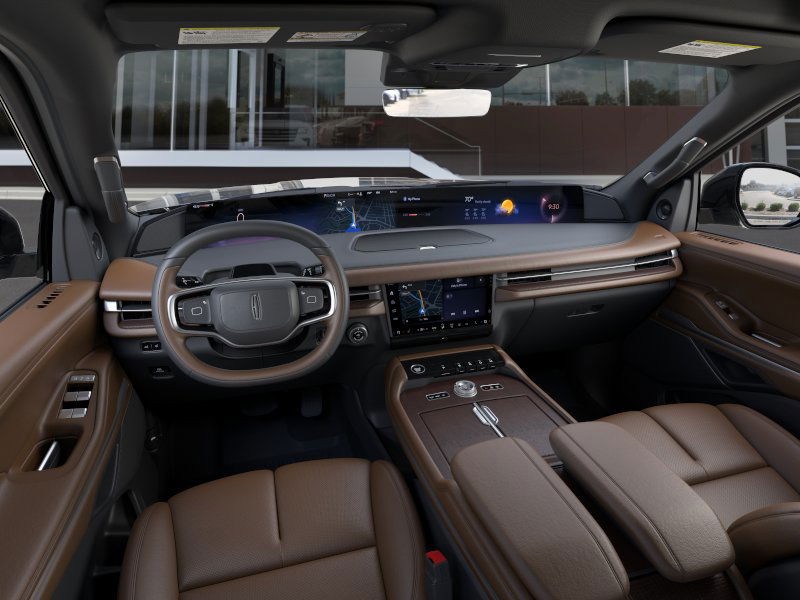 Lincoln Navigator Vehicle Full-screen Gallery Image 09