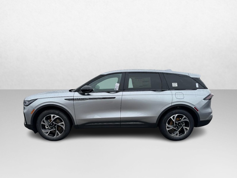 Lincoln Nautilus Vehicle Full-screen Gallery Image 08