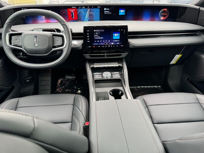 Lincoln Nautilus Vehicle Full-screen Gallery Image 09