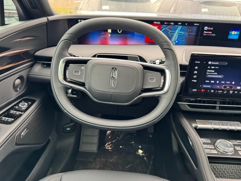 Lincoln Nautilus Vehicle Full-screen Gallery Image 10