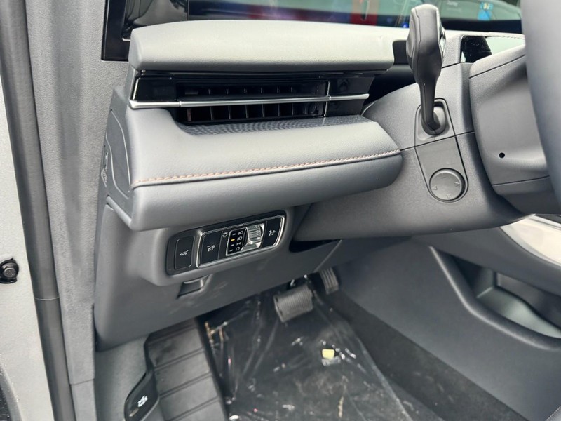 Lincoln Nautilus Vehicle Full-screen Gallery Image 14