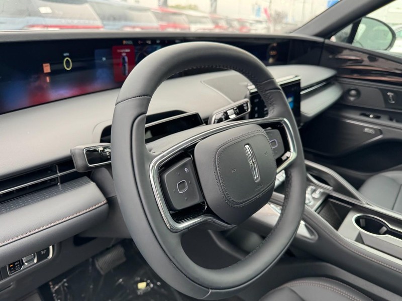 Lincoln Nautilus Vehicle Full-screen Gallery Image 15