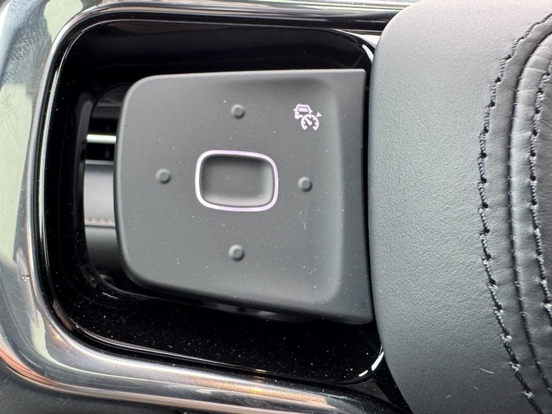 Lincoln Nautilus Vehicle Full-screen Gallery Image 16