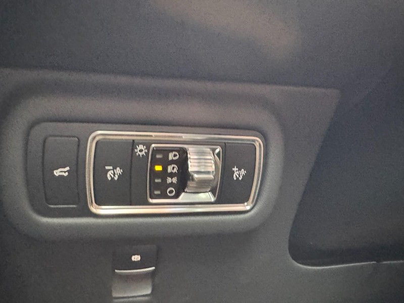 Lincoln Nautilus Vehicle Full-screen Gallery Image 22