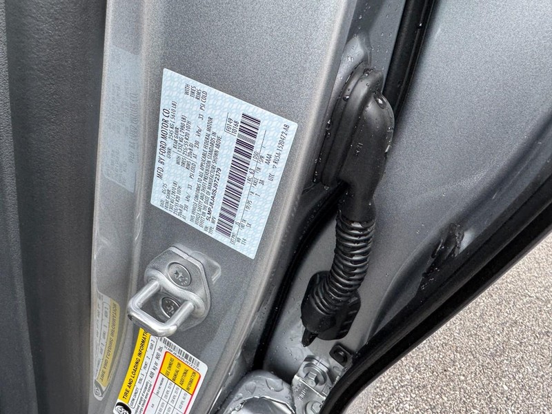 Lincoln Nautilus Vehicle Full-screen Gallery Image 28