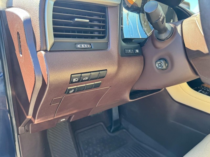 Lexus RX 350 Vehicle Full-screen Gallery Image 14