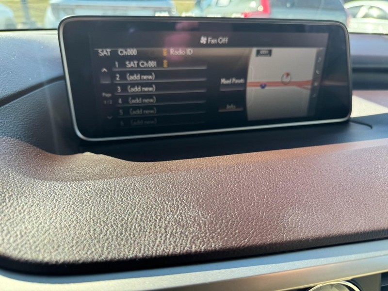 Lexus RX 350 Vehicle Full-screen Gallery Image 16