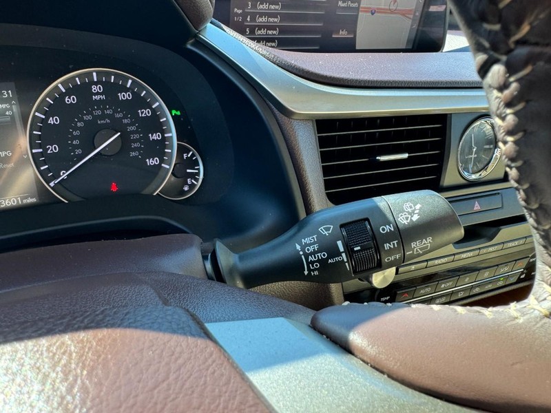 Lexus RX 350 Vehicle Full-screen Gallery Image 21