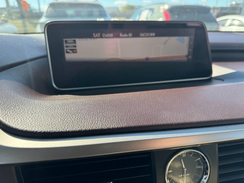 Lexus RX 350 Vehicle Full-screen Gallery Image 23