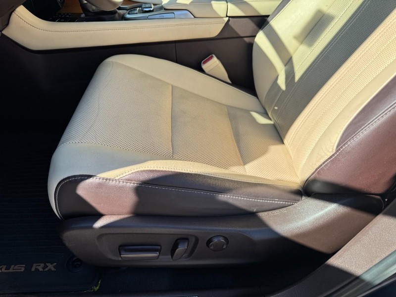 Lexus RX 350 Vehicle Full-screen Gallery Image 26