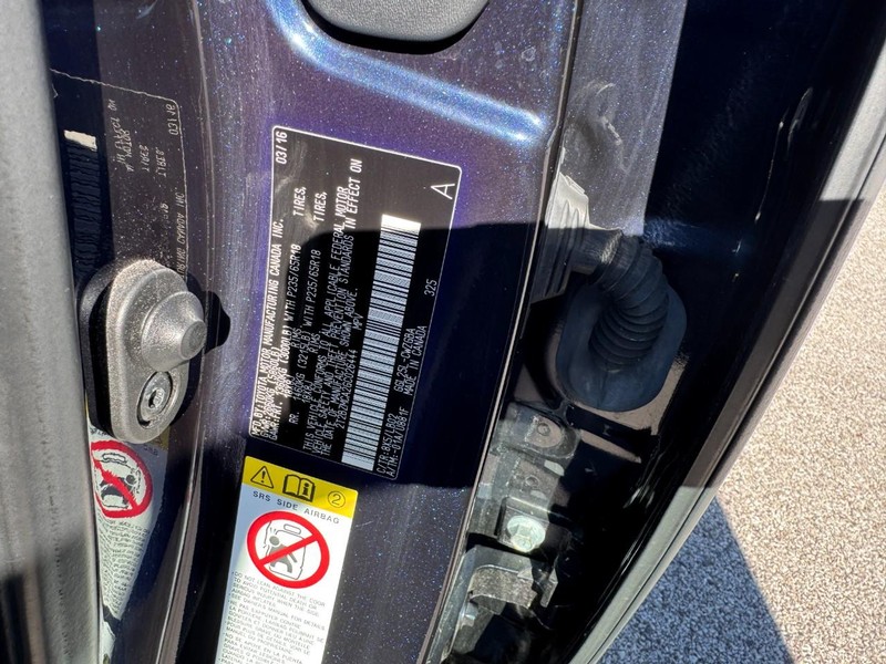 Lexus RX 350 Vehicle Full-screen Gallery Image 28