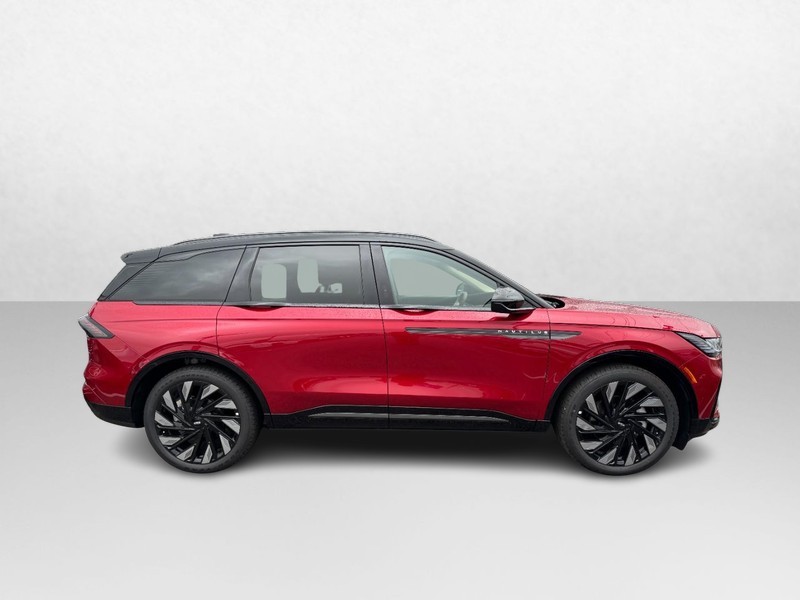 Lincoln Nautilus Vehicle Full-screen Gallery Image 04